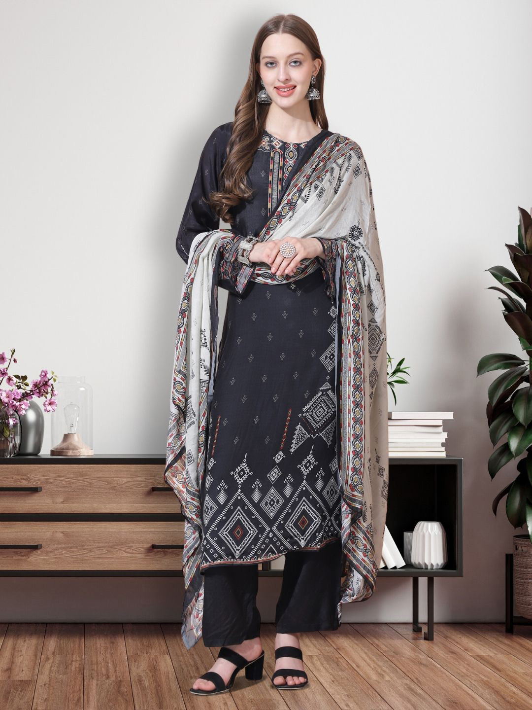 Stylee Lifestyle Women Embroidered Kurta Set