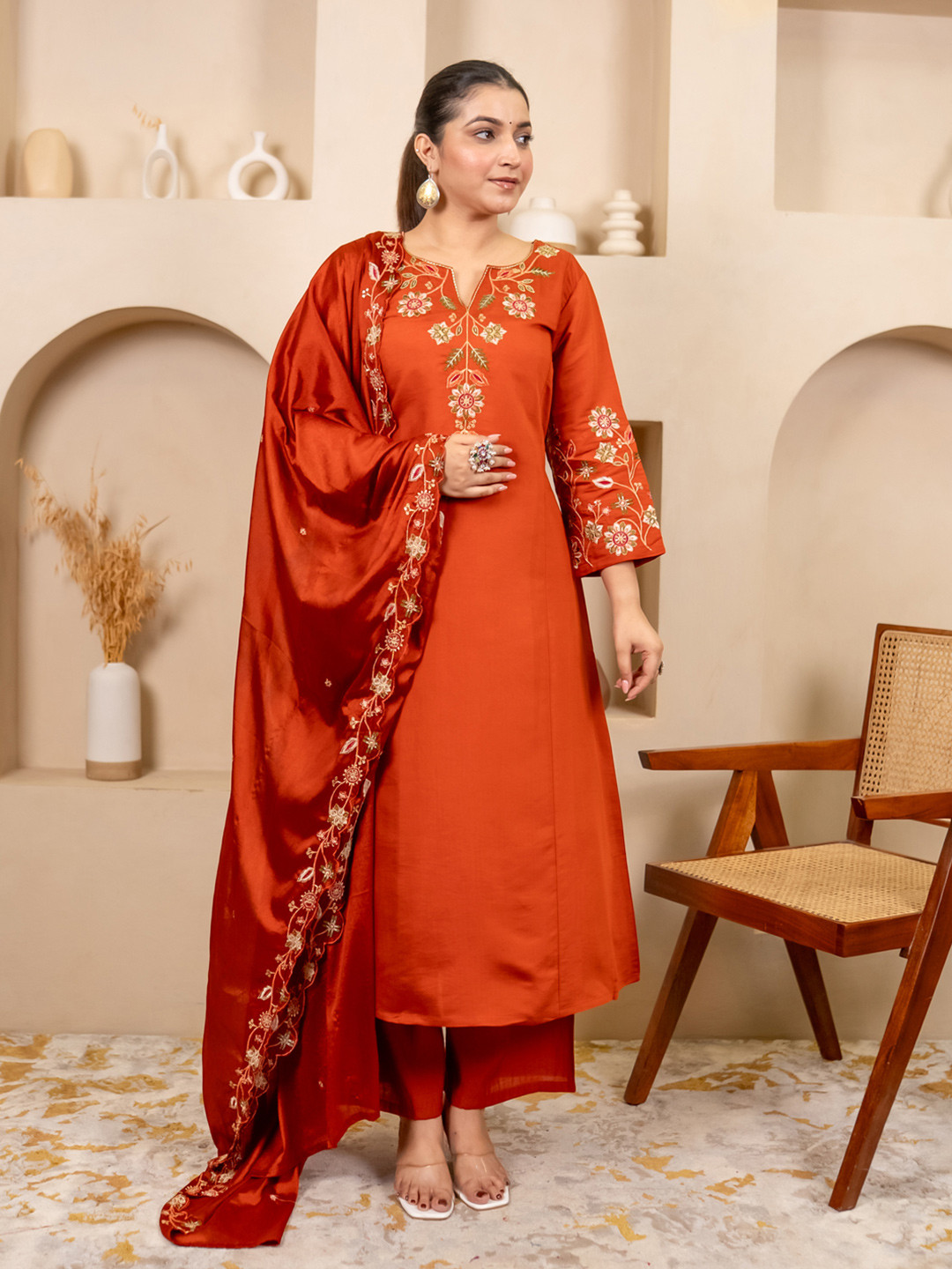 VredeVogel Women Floral Embroidered Kurta & Palazzo With Dupatta