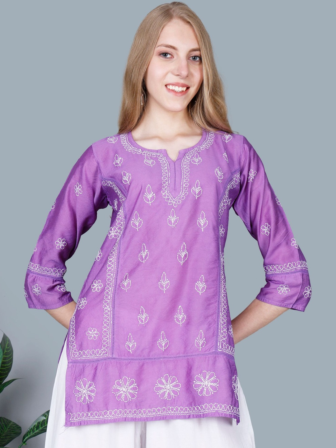THE CHIKANKARI STORY Women Chikankari Embroidered Chanderi Short Kurti