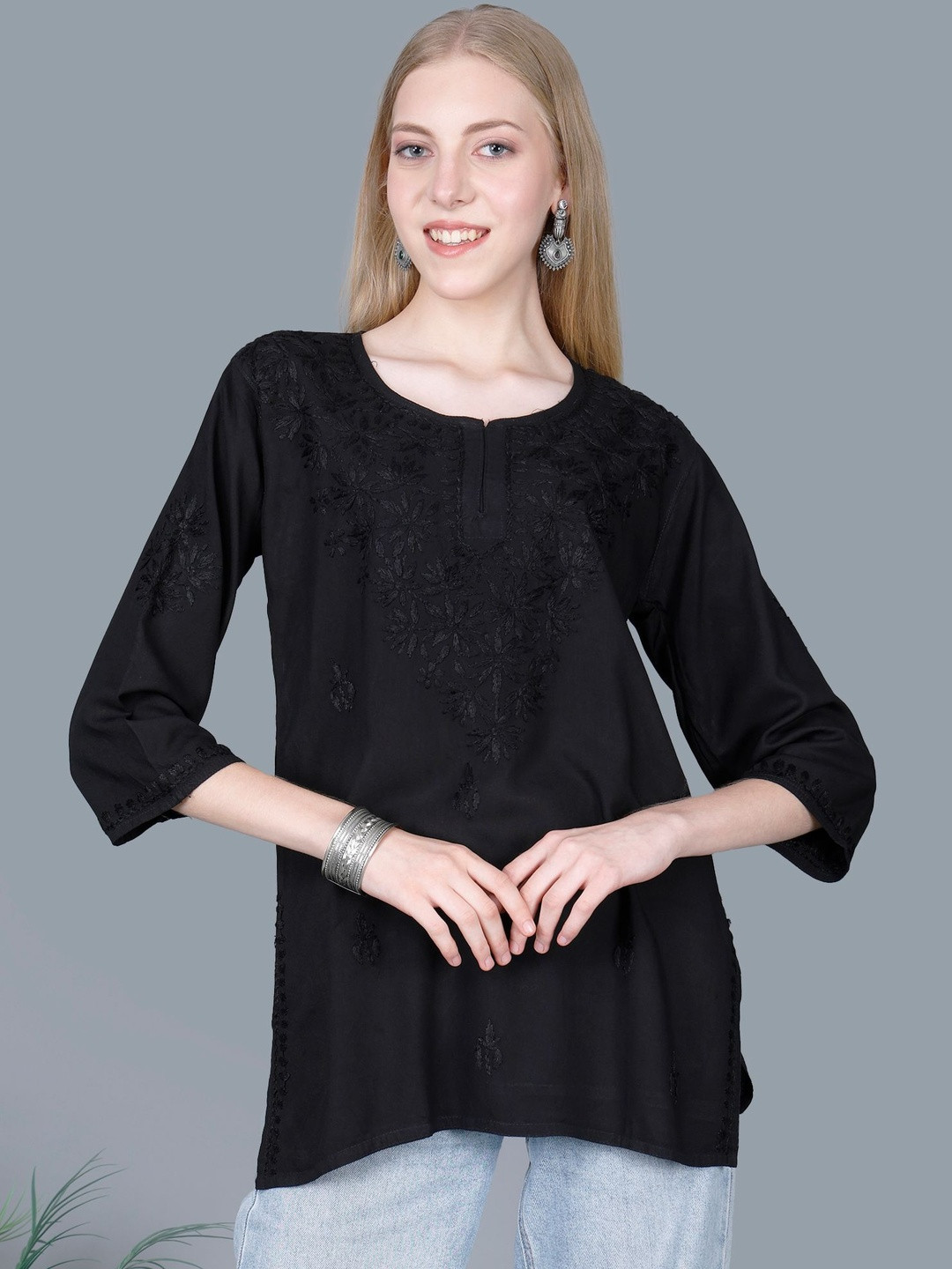 THE CHIKANKARI STORY Women Chikankari Hand Embroidery Lucknowi Rayon Straight Short Kurti