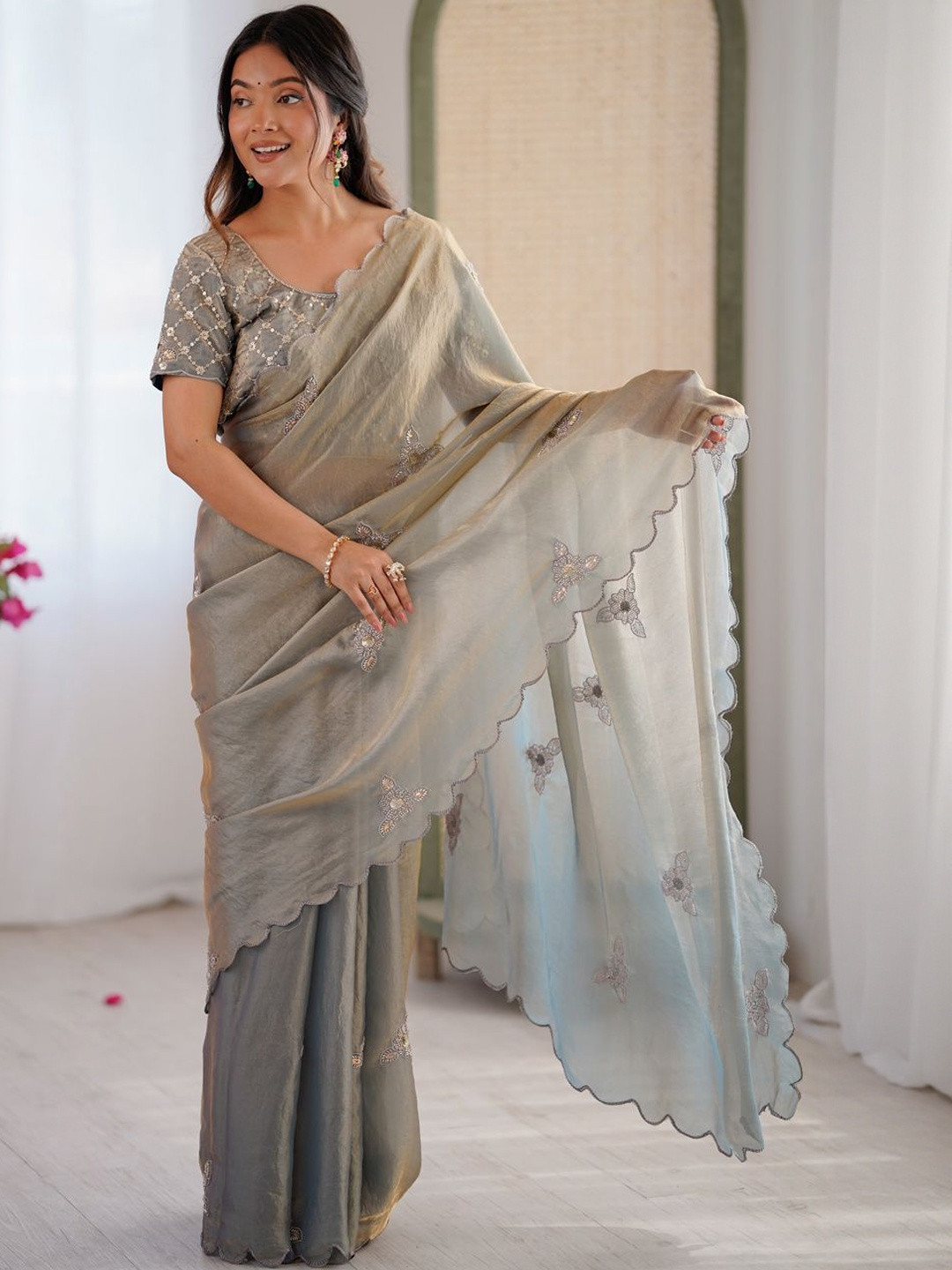 EVANIK Women Embellished Embroidered Saree