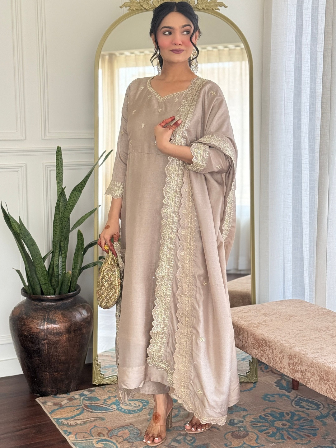 ATOXIC Women Cream  Chanderi Silk Kurta Sets