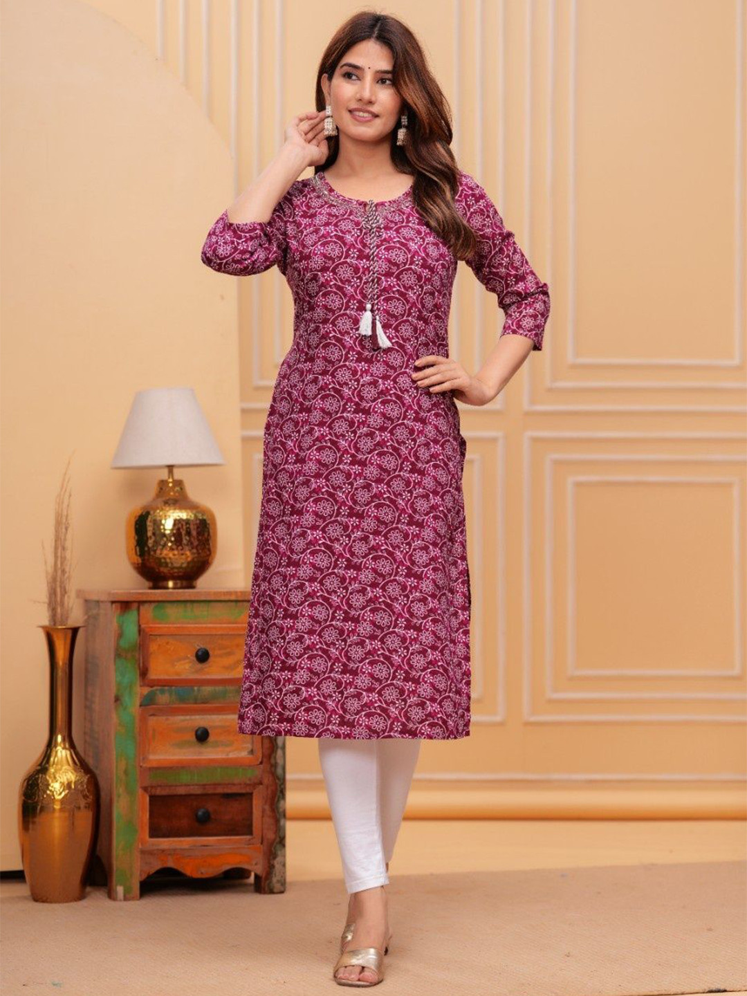 JAIPURI COLLECTION Women Floral Printed Aari Work Round Neck Straight Kurta