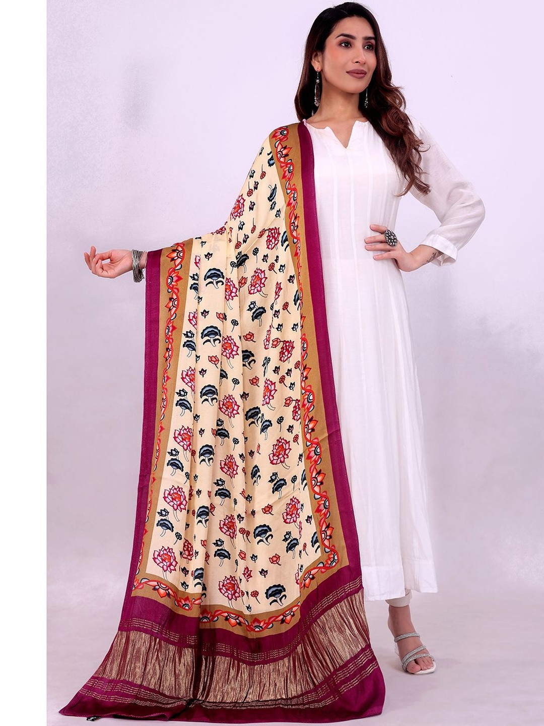 Desibutik Women Gaji Silk Floral Viscose Rayon Solid Boarder Ethnic Dupatta