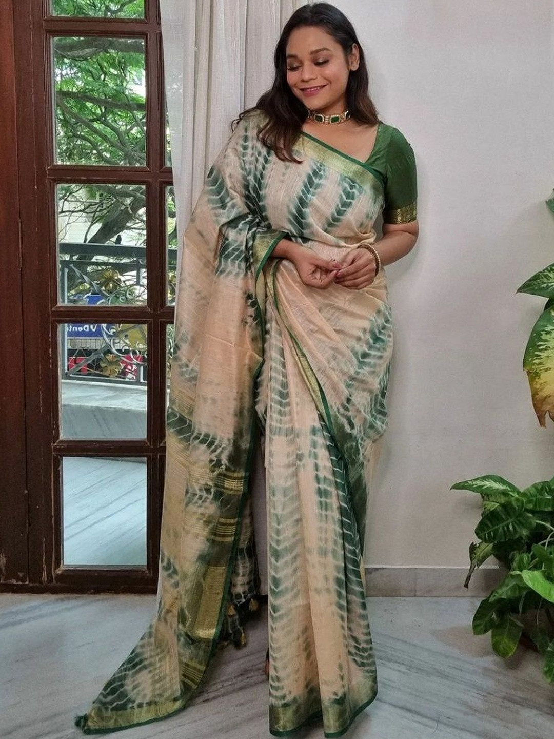 ZILVIRA Tie And Dye Printed Pure Linen Saree With Blouse Piece