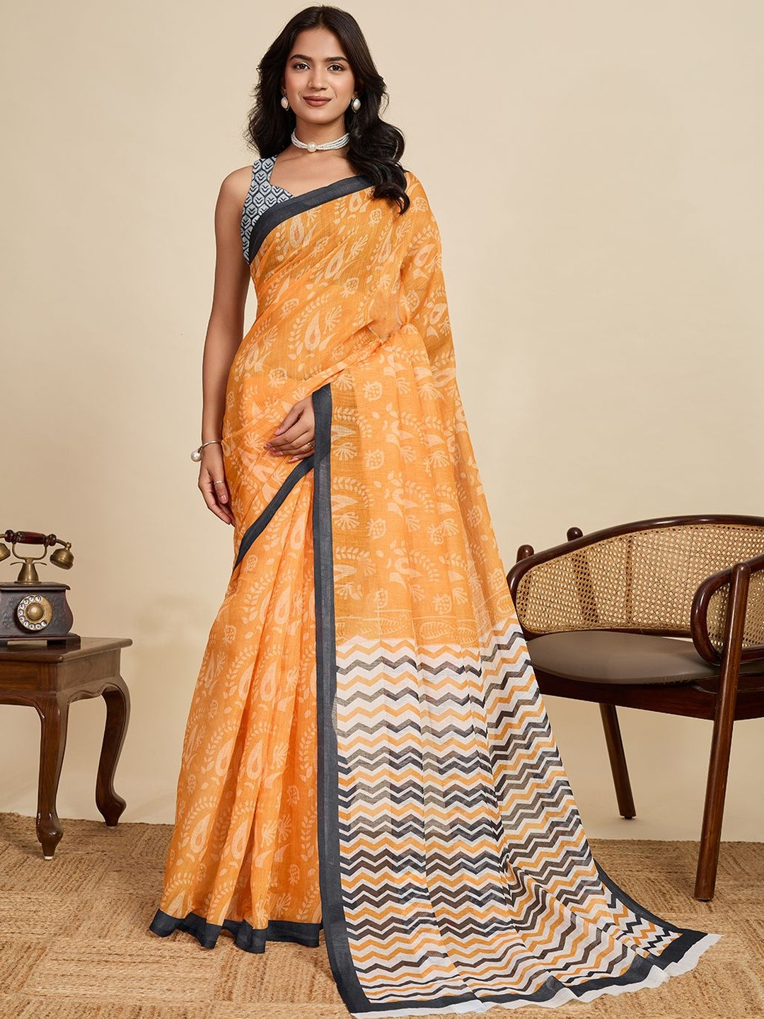 OFLINE SELECTION Ethnic Motifs Printed Daily Saree With Unstitched Blouse Piece