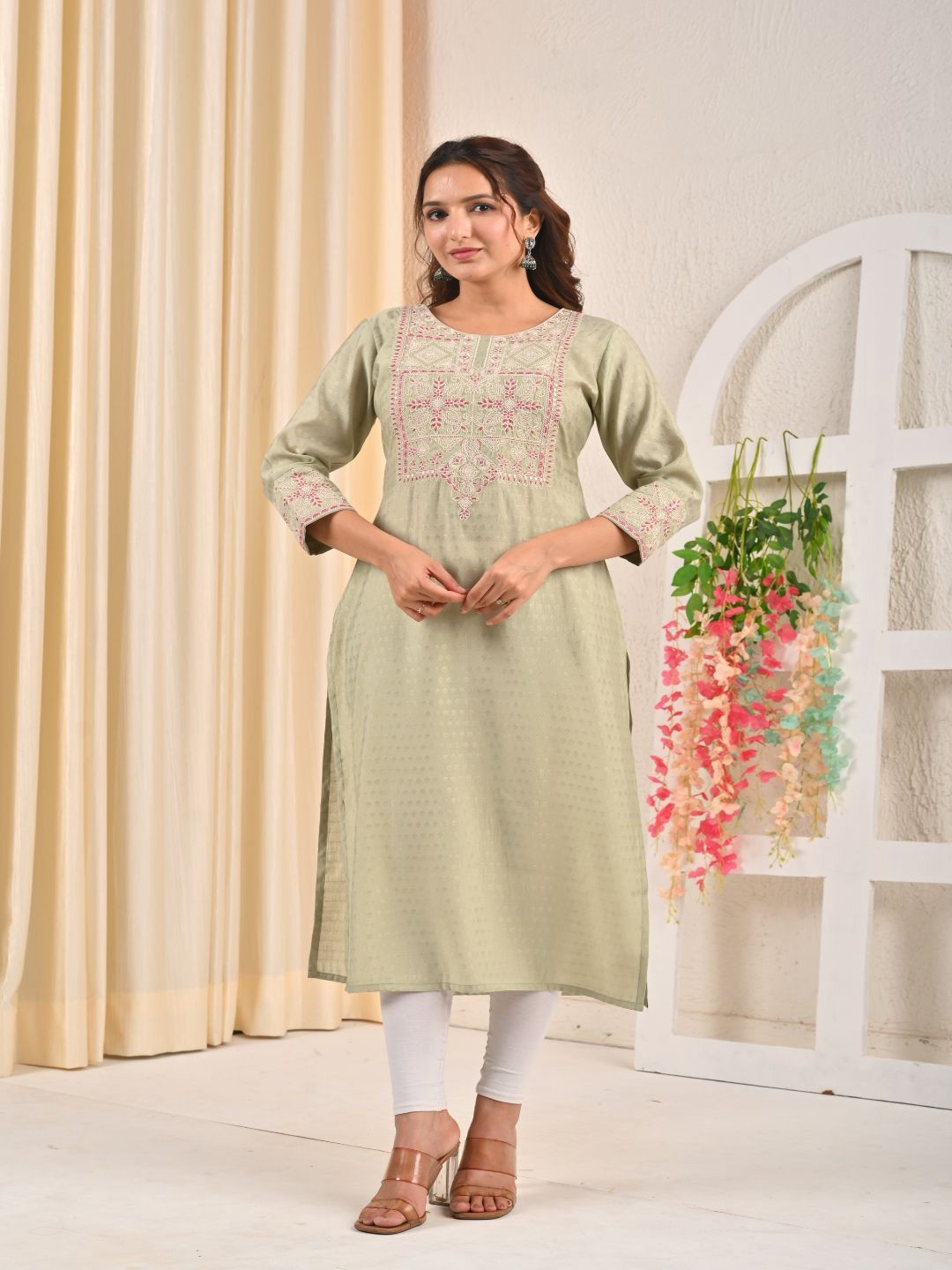 Belveera Women Floral Embroidered Round Neck Thread Work Kurta