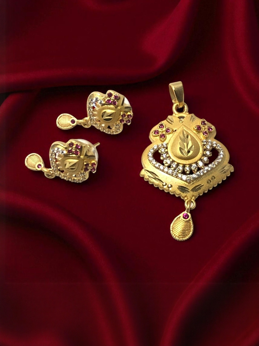 Seora Gold Plated Pendant Set with Matching Earrings