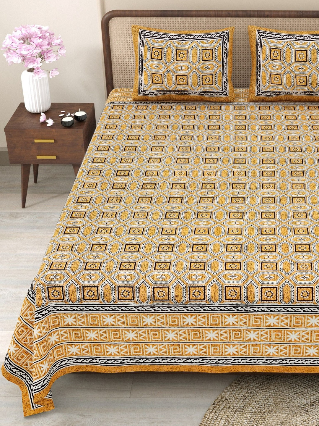 Myntra Elegant Homes Printed 180 TC King Size Flat Bedsheet With 2 Pillow Covers