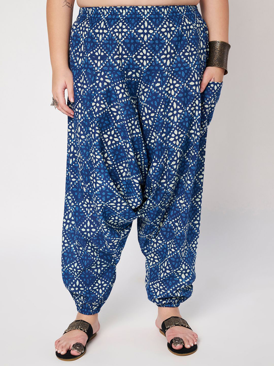 9rasa Women Ethnic Motifs Printed Smart Loose Fit High-Rise Drop Crotch Trousers