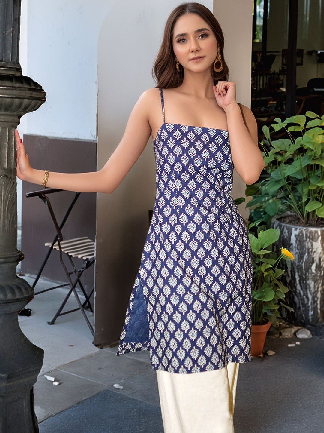 GoSriKi Women Ethnic Motifs Printed Straight Short  Shoulder Straps Kurta
