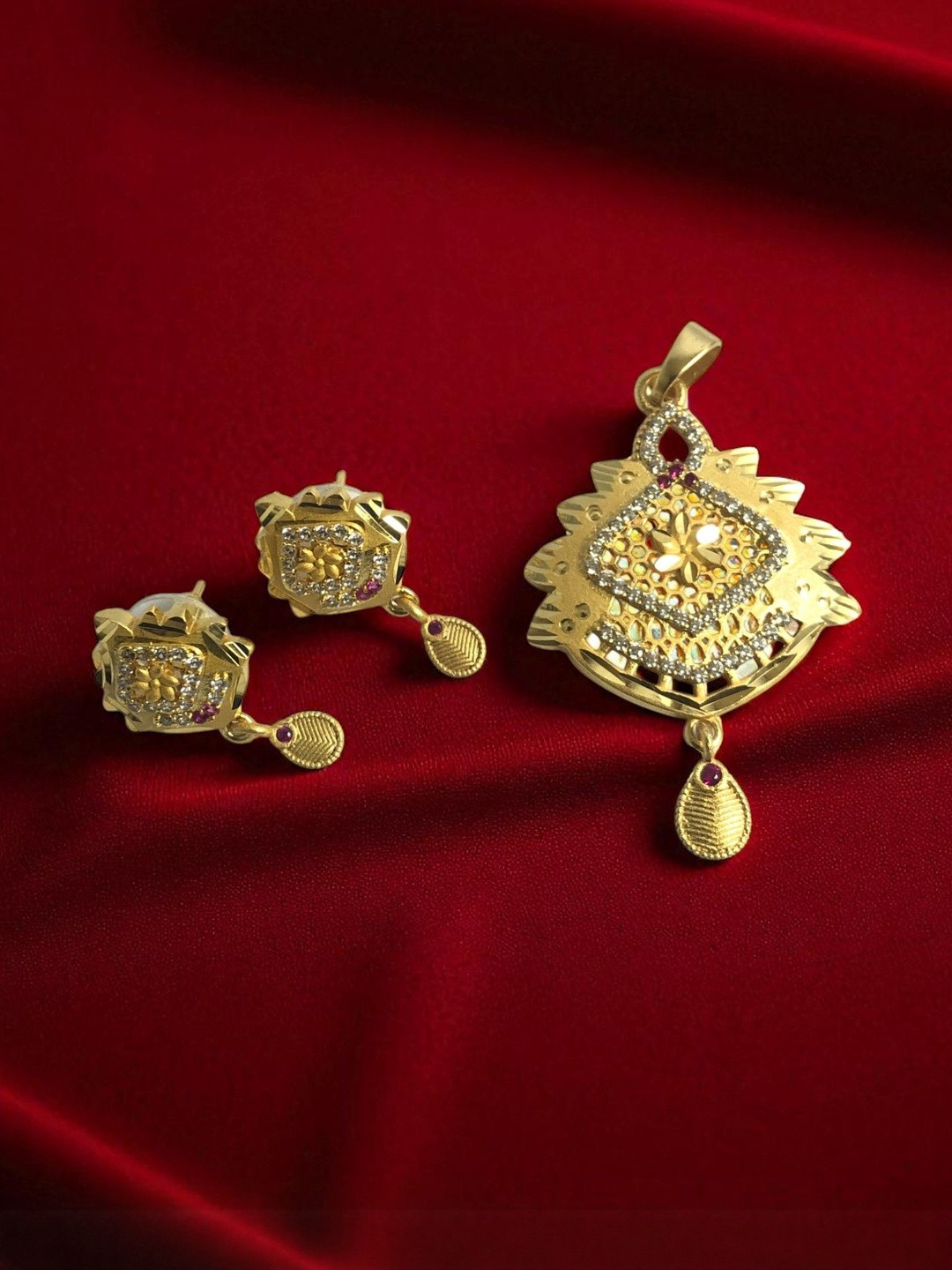 Seora Women Gold-Plated Pendant Set With Earrings