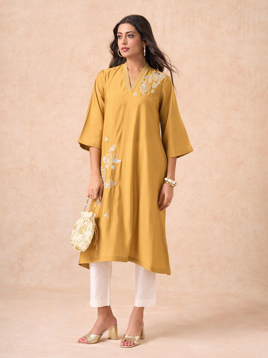 Marigold Lane Women Floral Embroidered Daily Straight Kurta