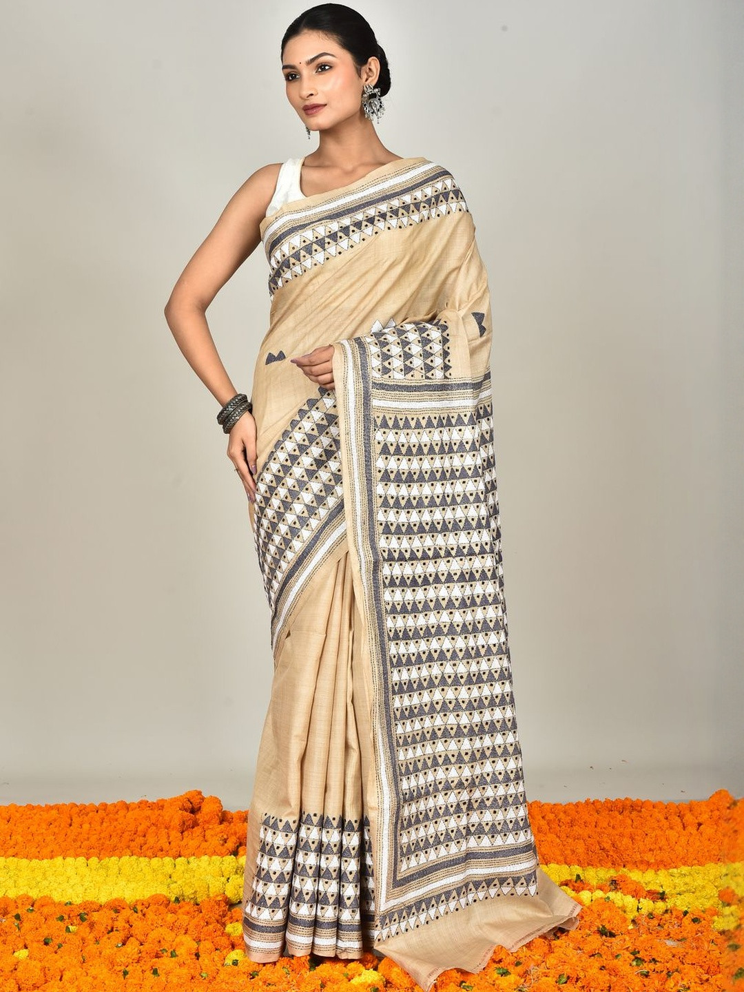 RAM SHYAM collection Geometric Embroidered Kantha Sarree