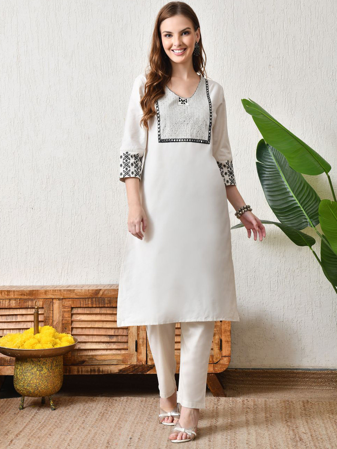 PakhiCreations Women Ethnic Motifs Embroidered Festive Pure Cotton Straight Kurta