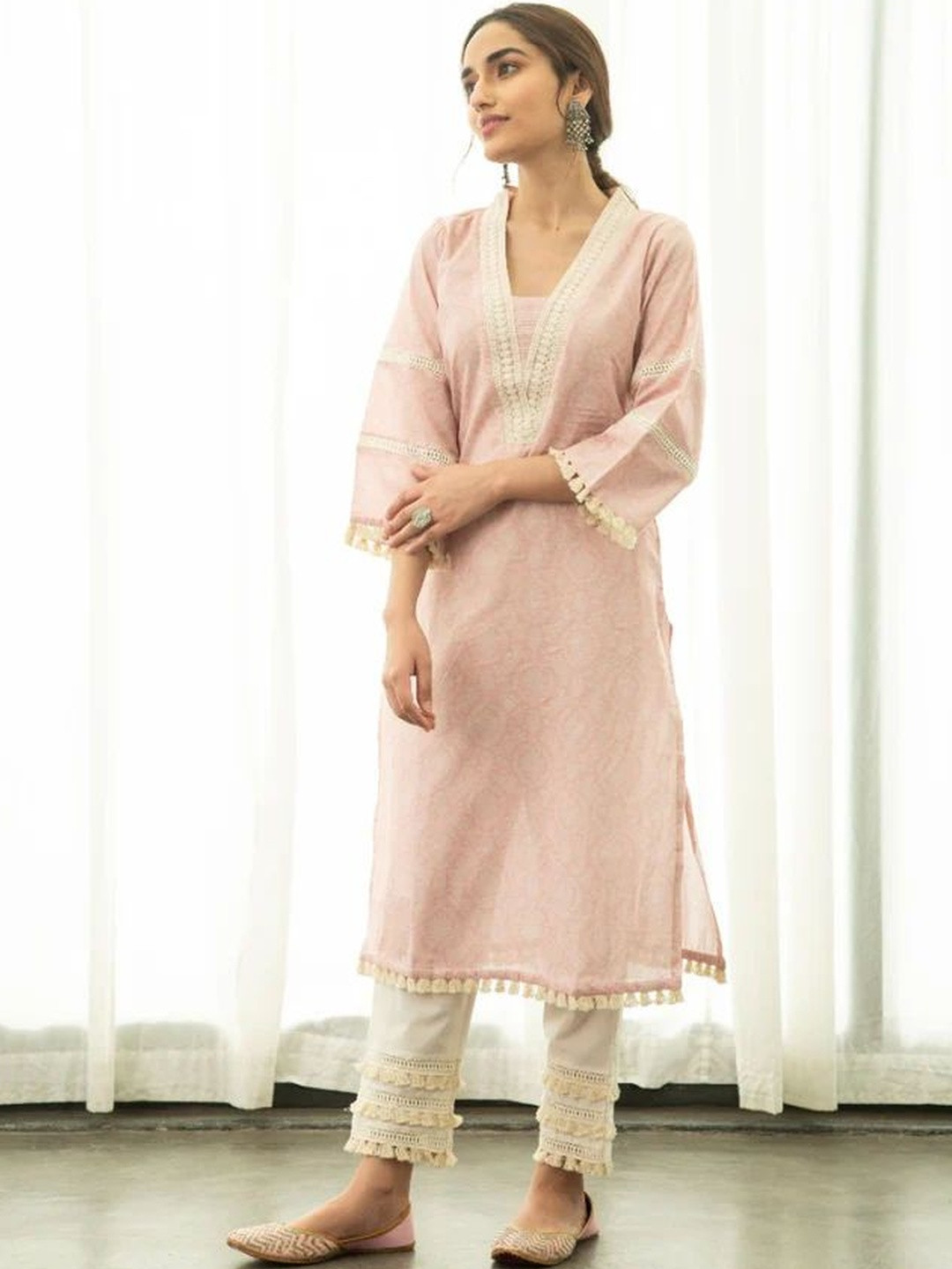ROZE Women V-Neck Straight Kurta With Lace detailing