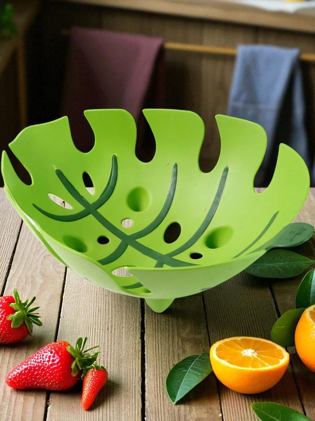 DeoDap Leaf-Shaped Plastic Fruit Basket