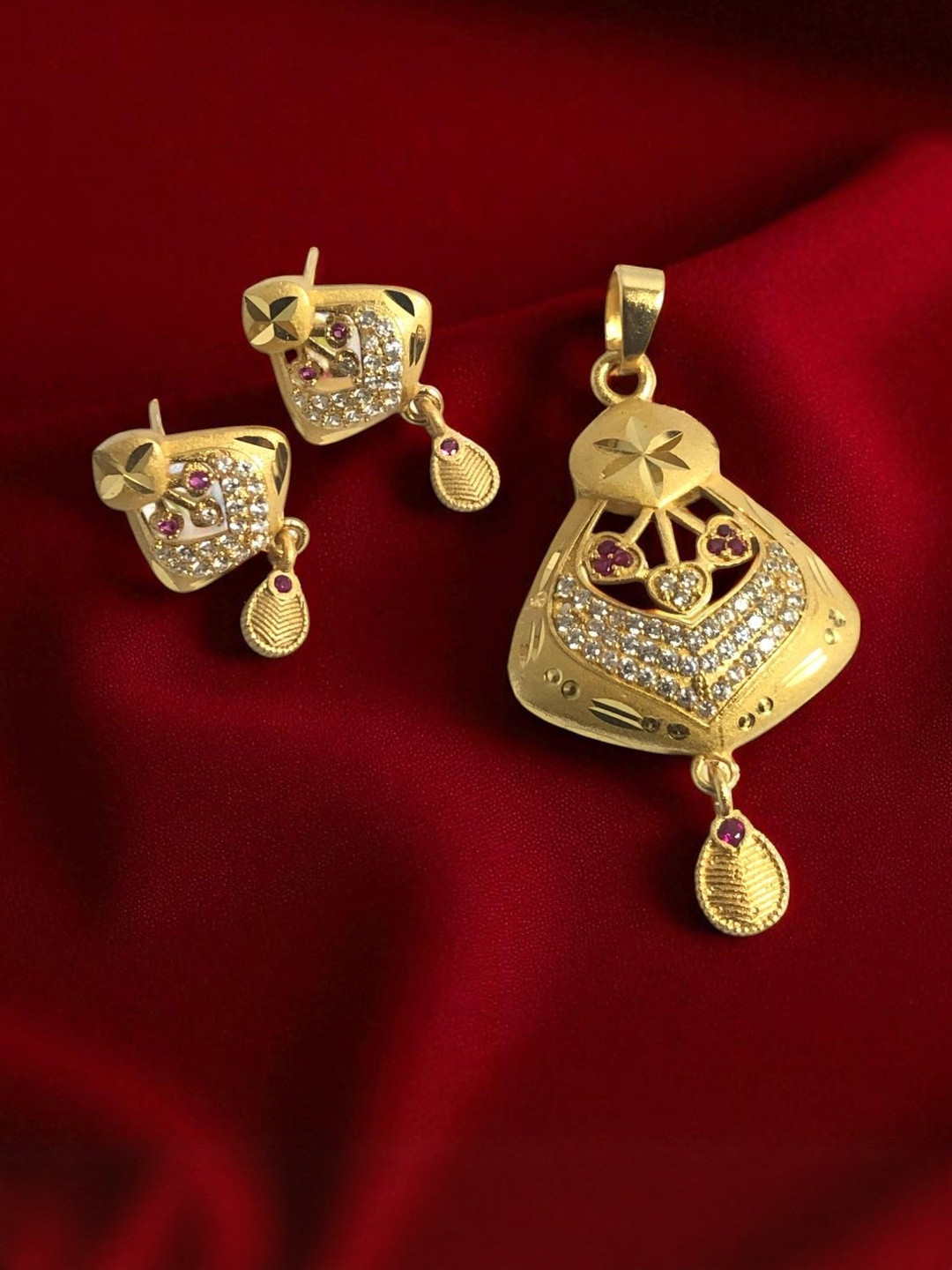 Seora Women Gold Plated Pendant & Earrings Set