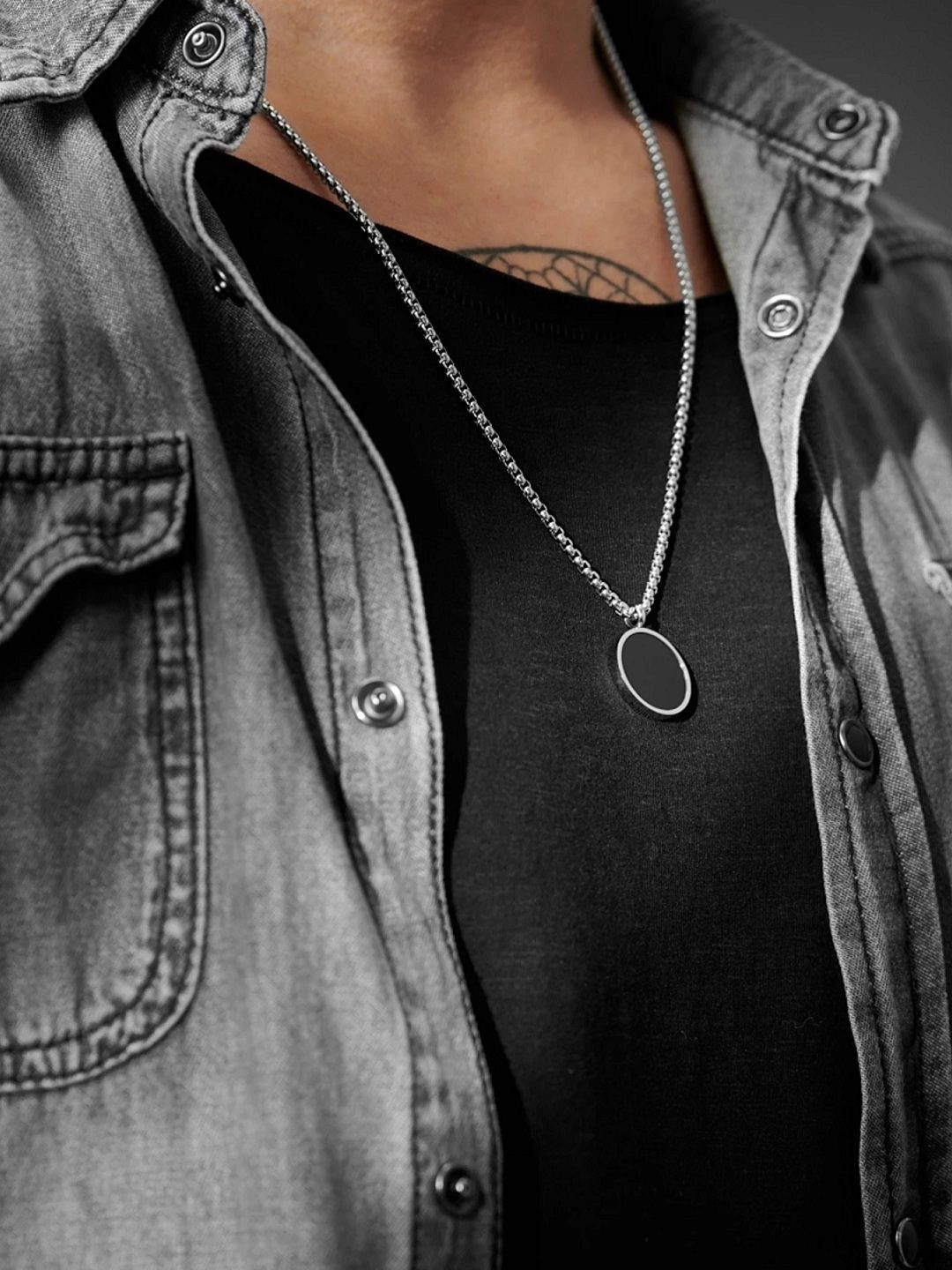Gammer Unisex Silver-Plated Round Long Chain Pendant