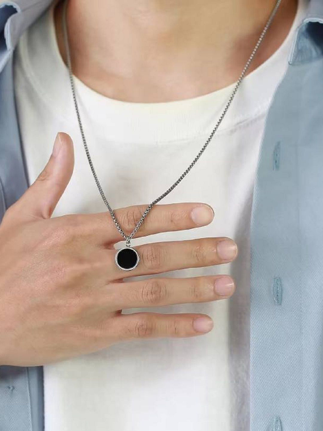 DIAMODIS FASHION Unisex Silver-Plated Circular Shaped Enamelled Pendant