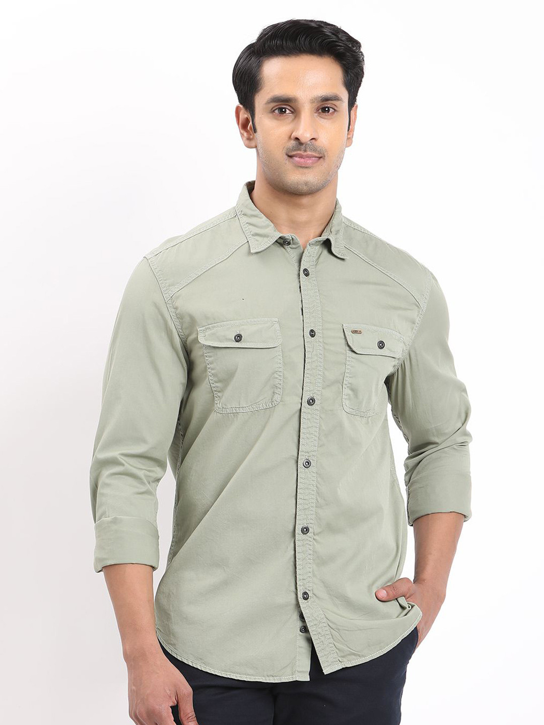 Indian Terrain Men Chiseled Fit Solid Spread Collar Pure Cotton Casual Shirt