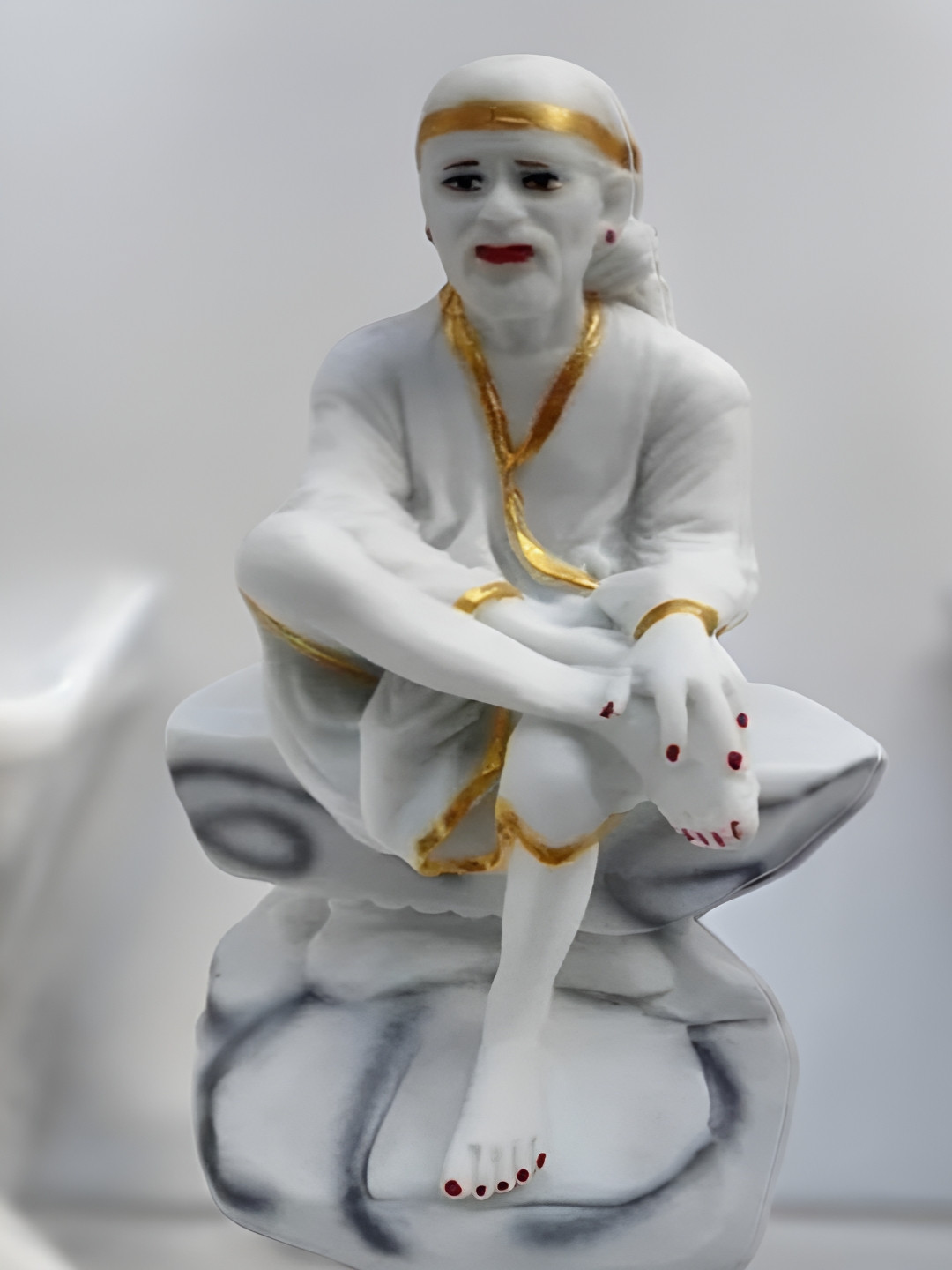 shree jinvar decor White & Gold-Toned Sai Baba Religious Idol Showpiece