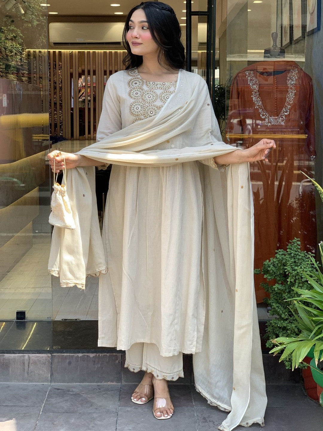 ODETTE Women White Cotten Blend Embroidered Kurta Set