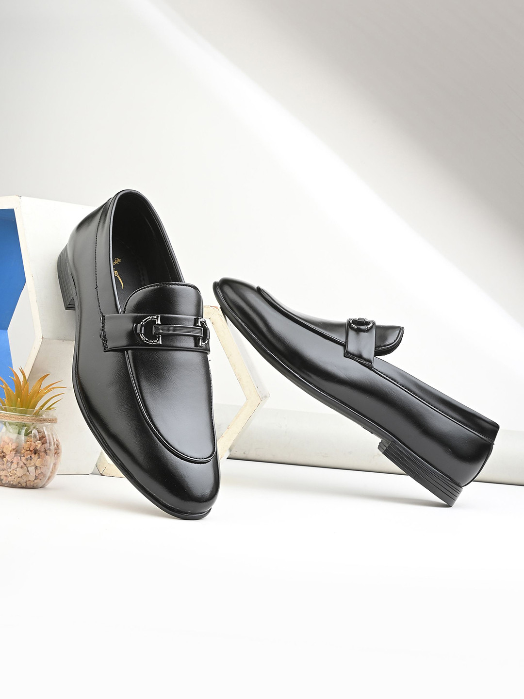 House of Pataudi Men Lightweight With Soft Cushion Loafers