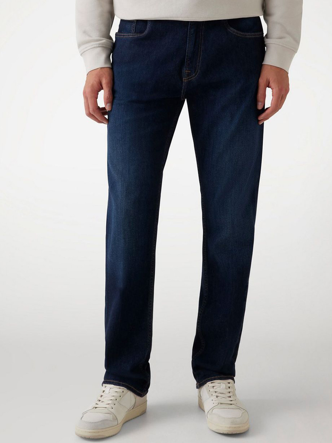 GUESS Men Slim Fit Mid-Rise Light Fade Stretchable Denim Jeans