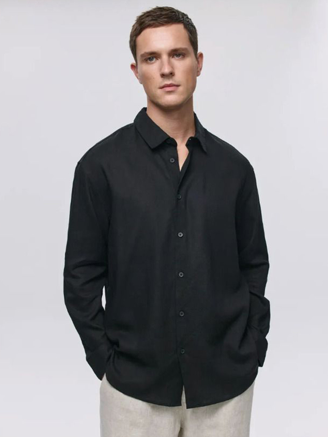 Bella Babe by SK Men Solid Spread Collar Cotton Casual Shirt