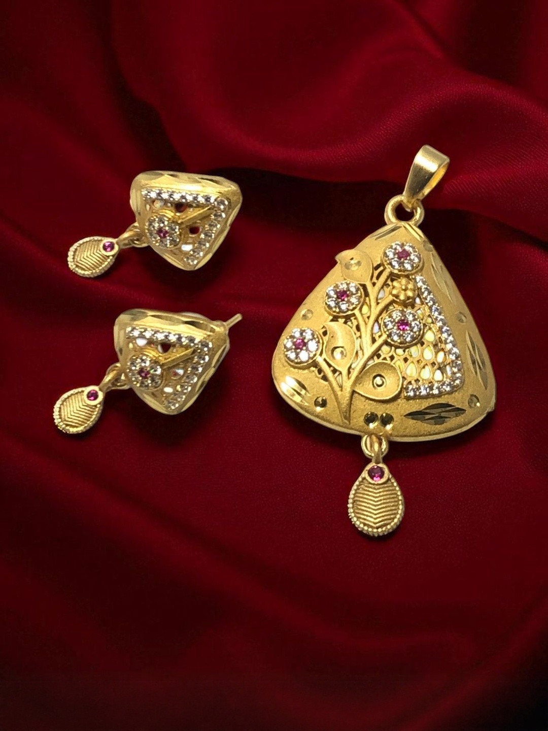 Seora Women Gold-Plated Triangular Jewellery Set