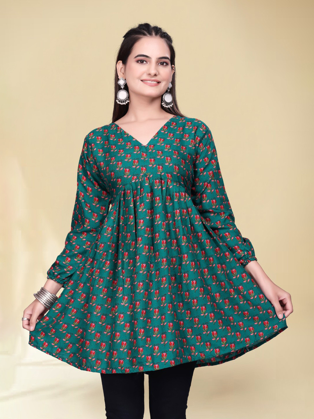 Tradenest International Rangila Women Floral Printed V-Neck Empire Top