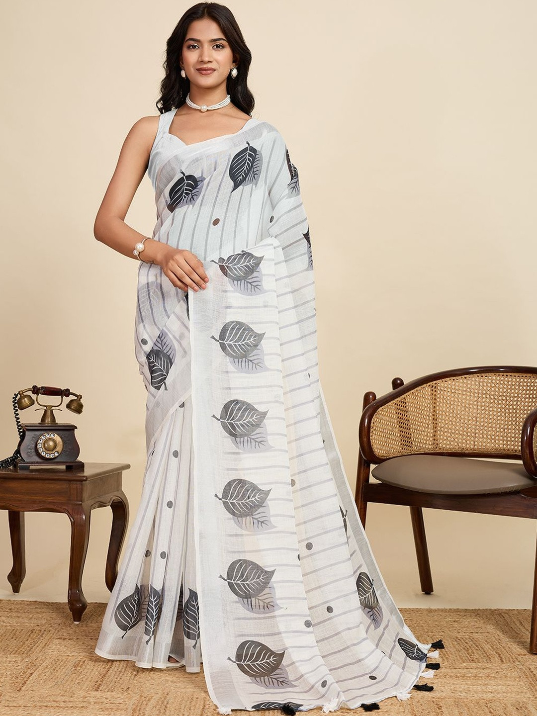 OFLINE SELECTION Floral Linen Blend Handloom Saree