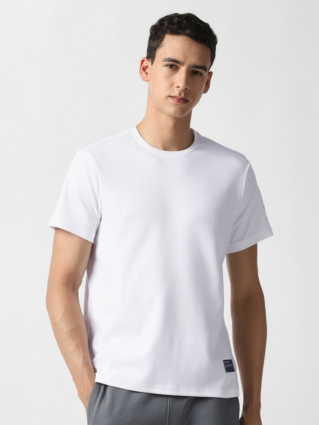 Van Heusen Flex Men Solid Round Neck Slim Fit T-shirt