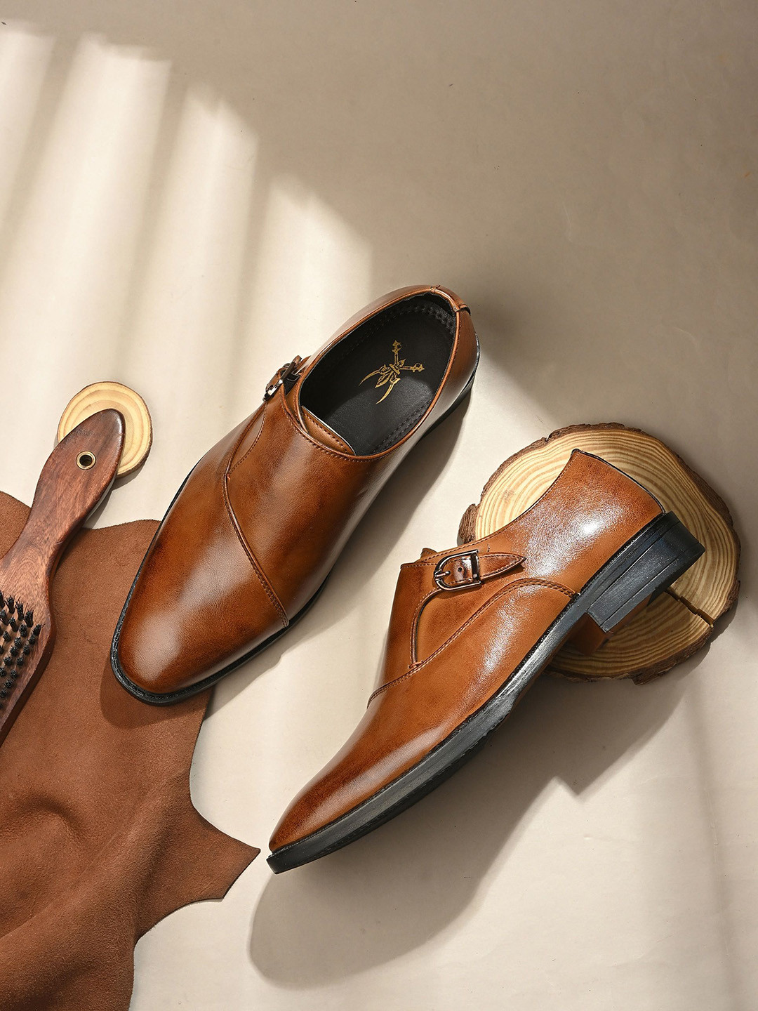 House of Pataudi Men Lightweight With Soft Cushion Monks