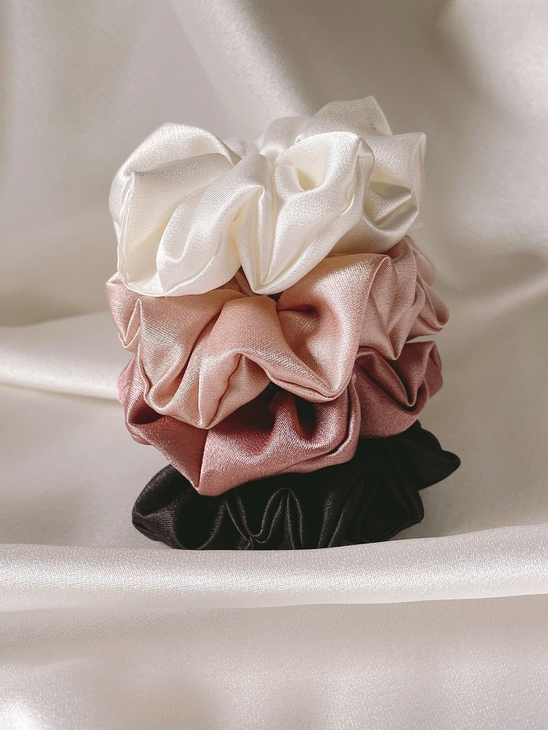 Mueras Women Set of 4 Satin Silk Hair Ties Scrunchies