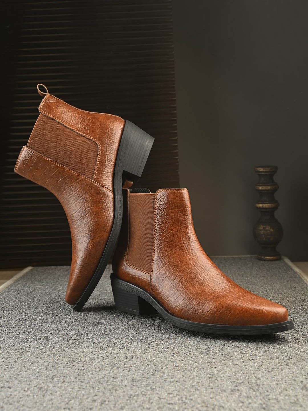 BIZZARO Pointed-Toe Chelsea Boots