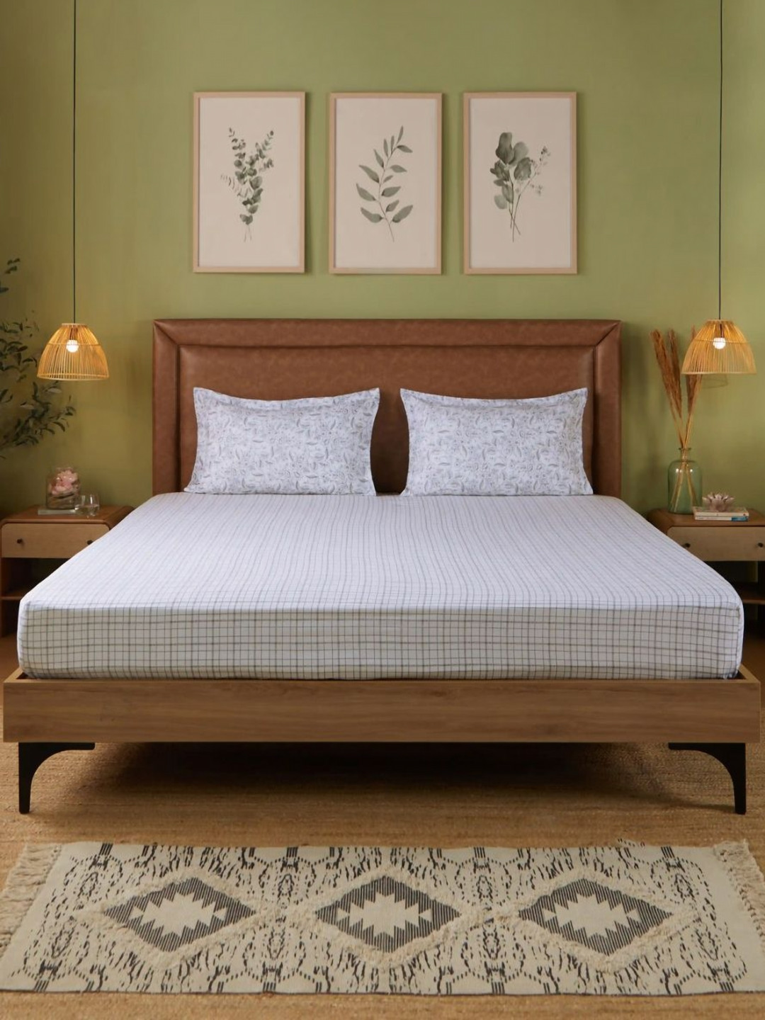 LIVSPACE Mishella White & Black Checked 144 TC Double Bedsheet Set 2.54 m x 2.29 m