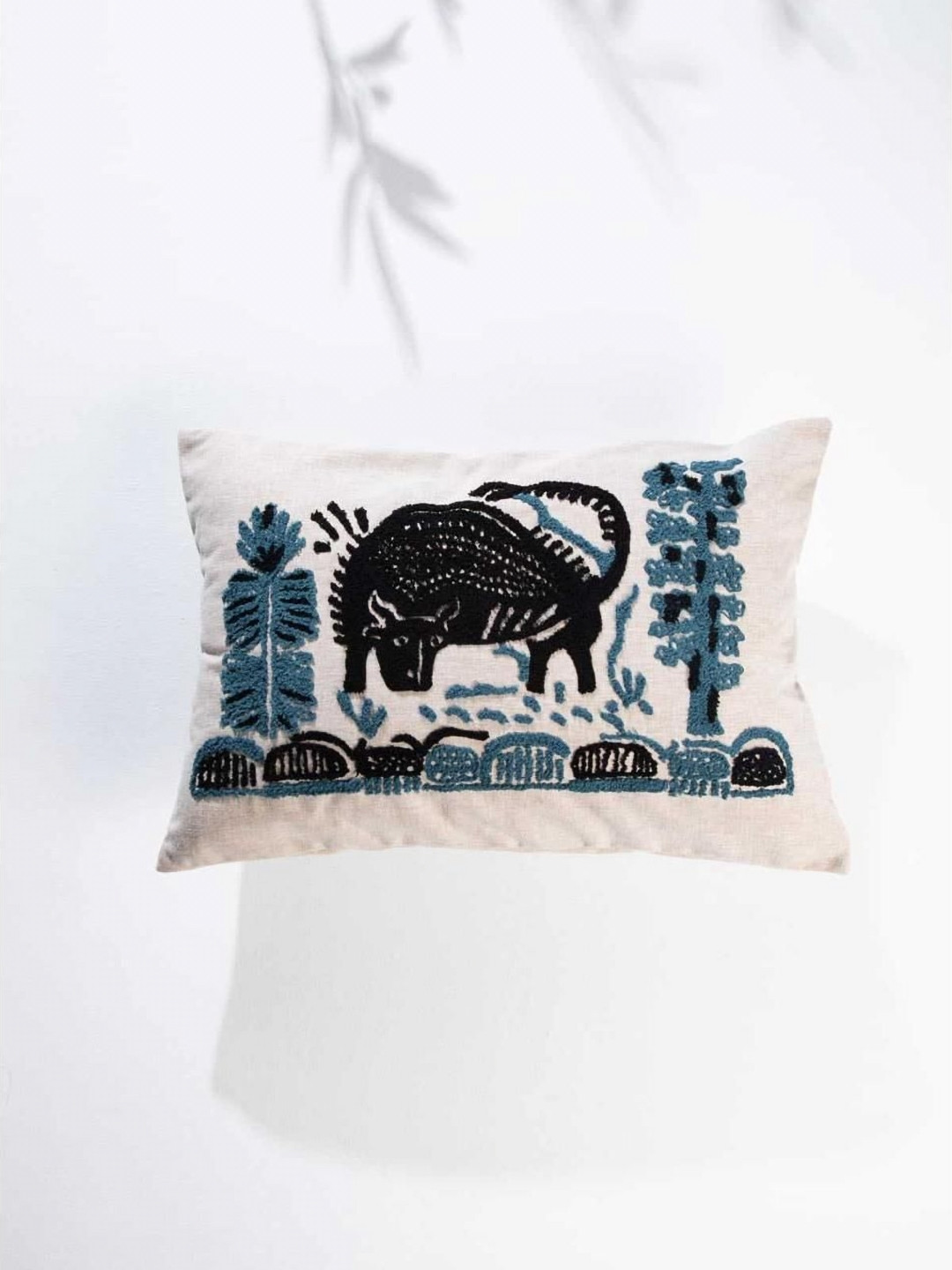 FREEDOM TREE The Bull White & Blue Printed Rectangle Cushion Covers
