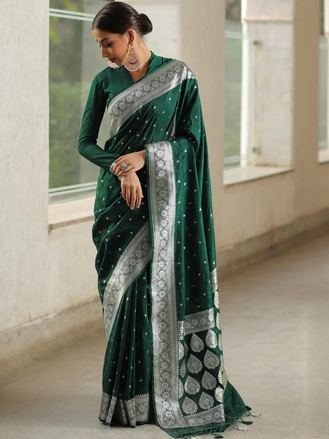 AVANTIKA FASHION Ethnic Motifs Woven Design Zari Kanjeevaram Saree