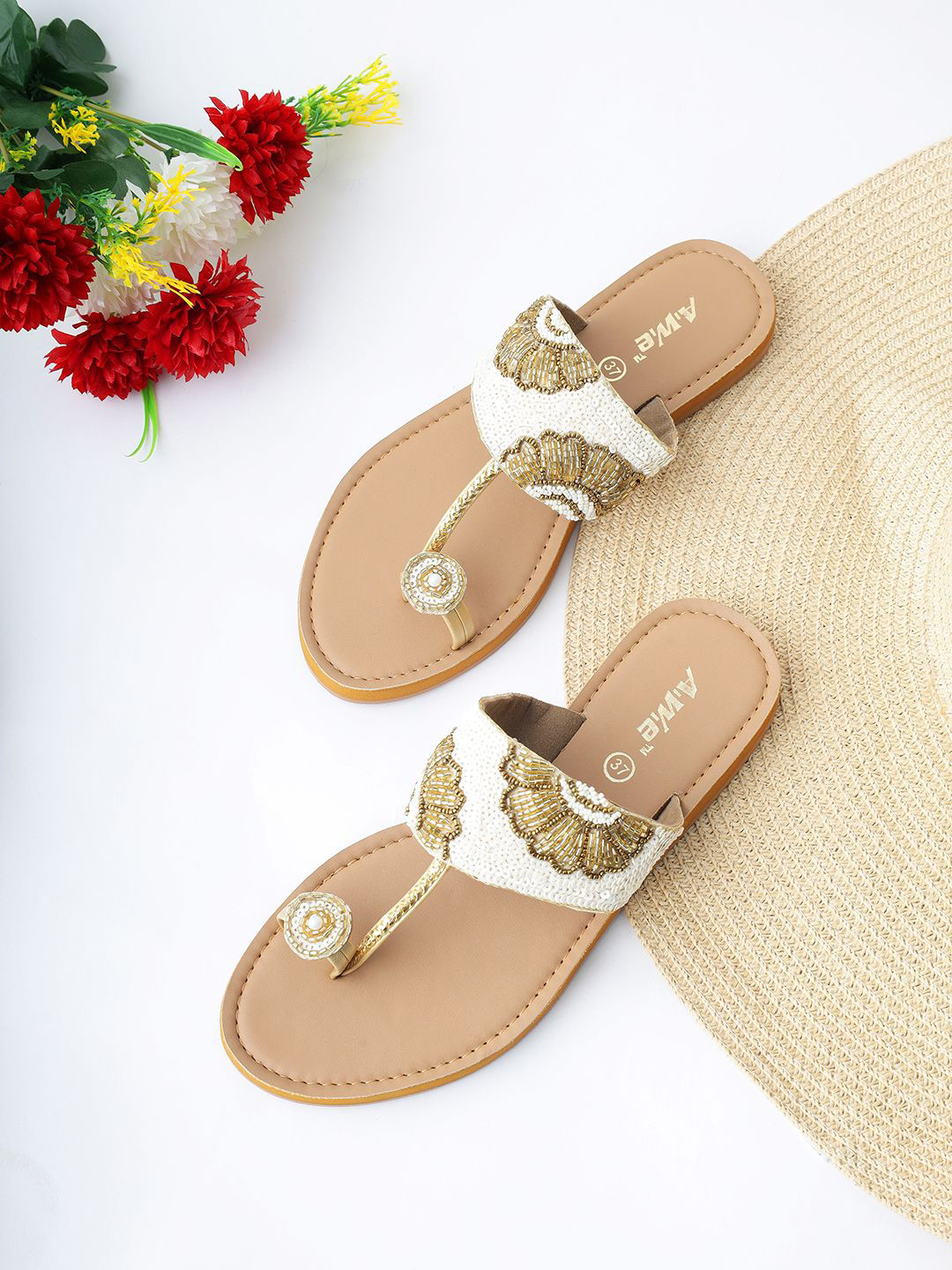 AIWIE Women Embroidered Toe-Ring Flats With Comfortable Sole