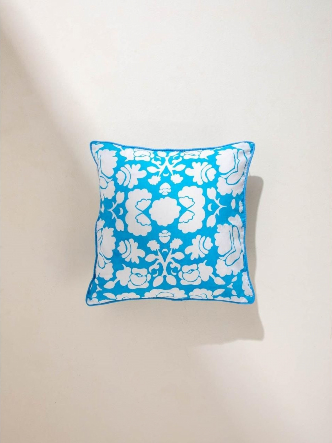 FREEDOM TREE Gypsy Rose Blue & White Floral Printed Cotton Square Cushion Cover