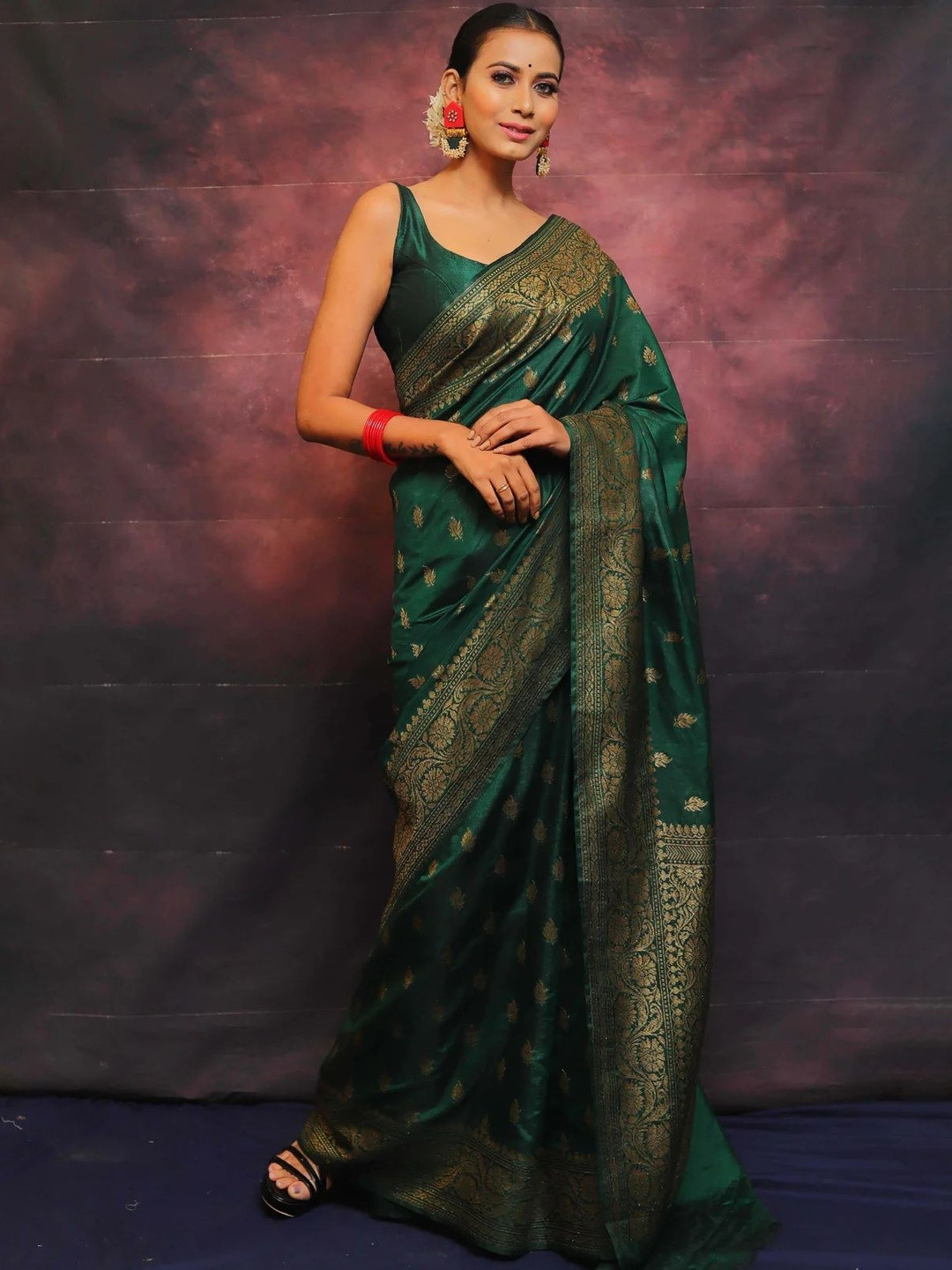 AVANTIKA FASHION Ethnic Motifs Woven Design Zari Kanjeevaram Saree