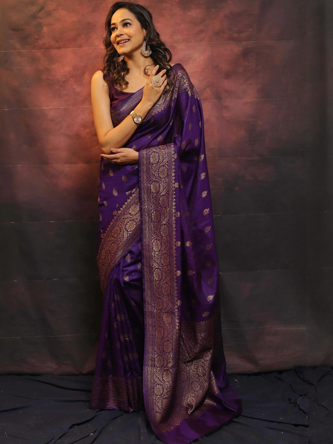 AVANTIKA FASHION Ethnic Motifs Woven Design Zari Kanjeevaram Saree