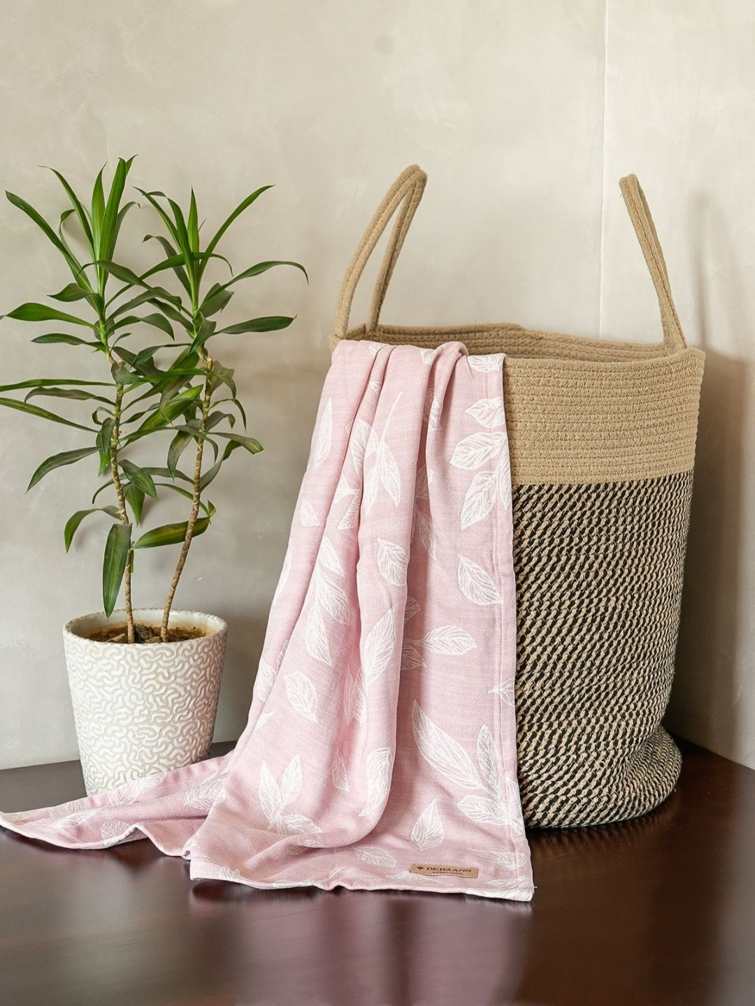 DEBAANS Pink & White Bamboo 270 GSM Bath Towel