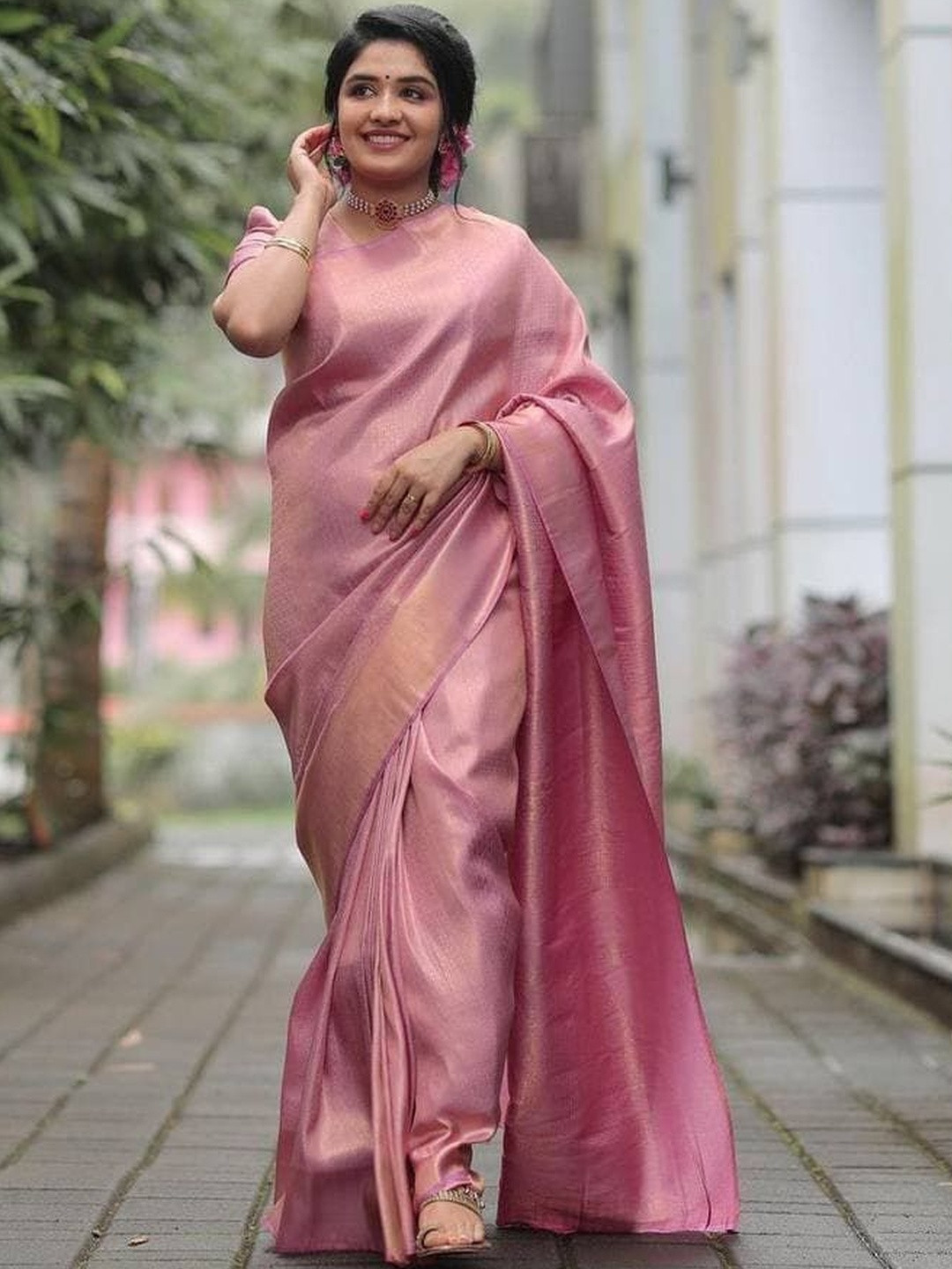 AVANTIKA FASHION Ethnic Motifs Woven Design Zari Kanjeevaram Saree
