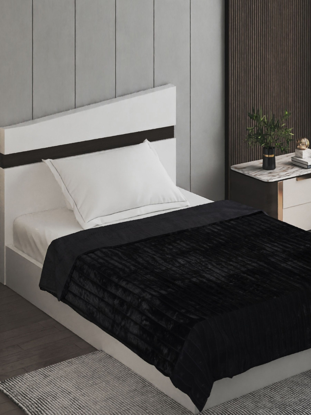 Carrera Black Polyester Striped Single Blanket