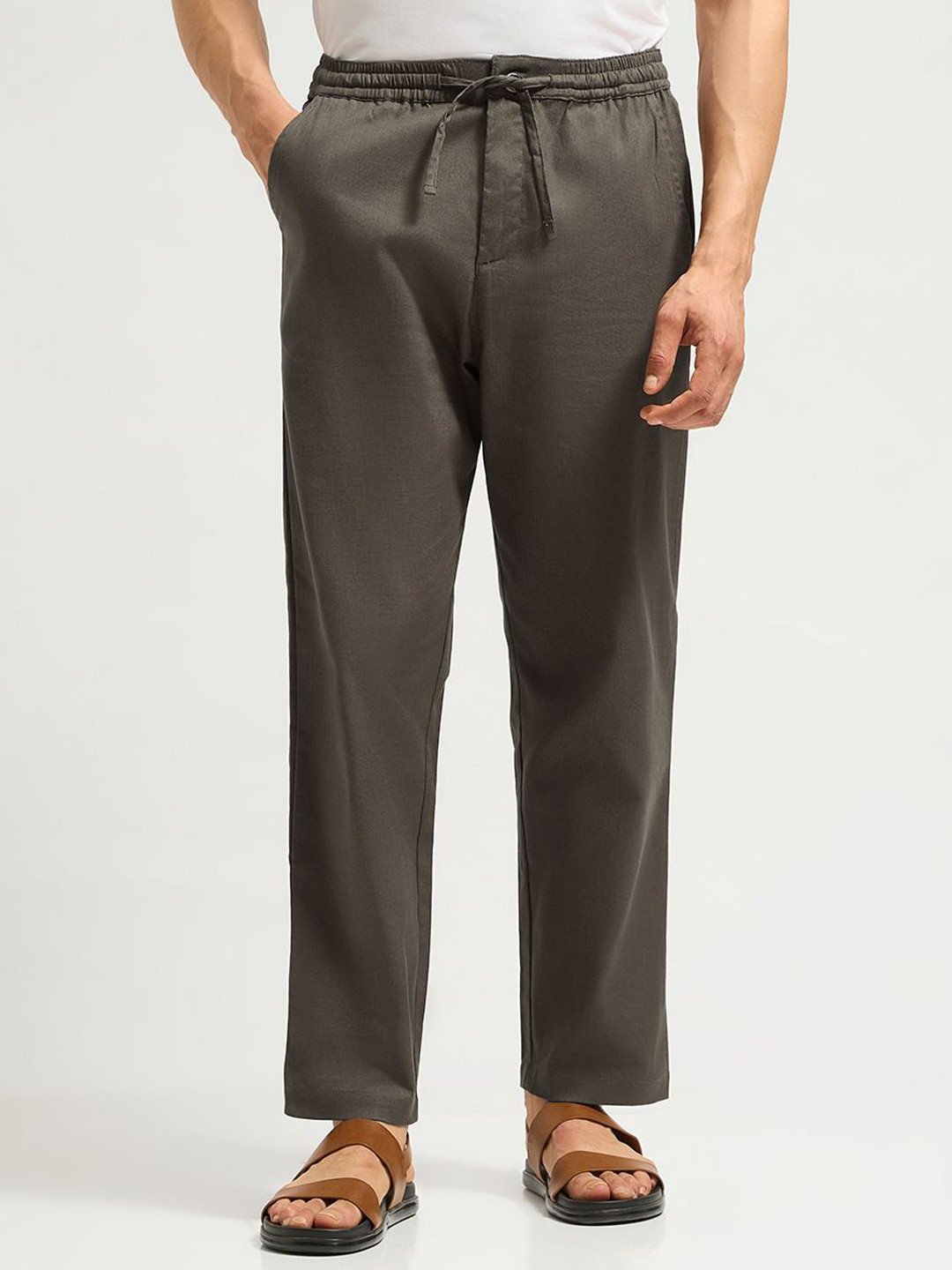 MISCHIEF MONKEY Men Relaxed Mid-Rise Flat-Front Trousers