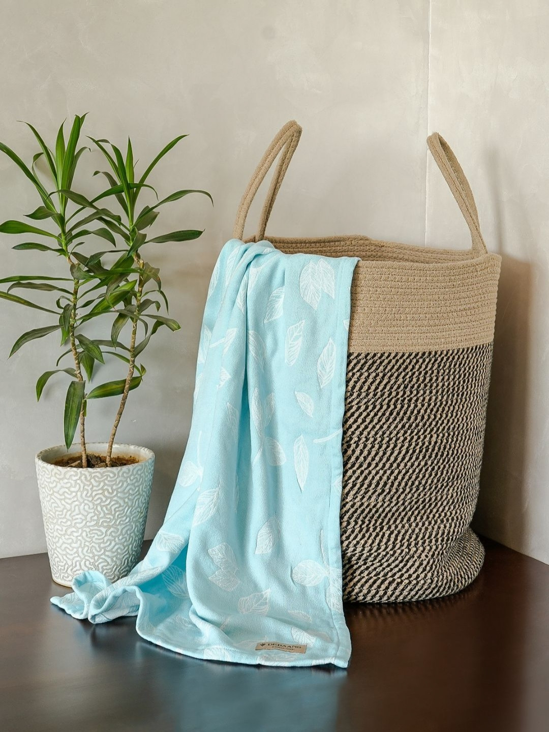 DEBAANS SkyBlue & White Jacquard Bamboo 270 GSM Bath Towel