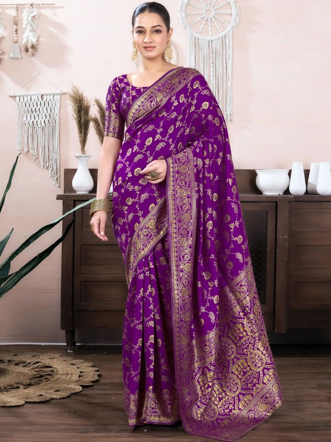 AVANTIKA FASHION Ethnic Motifs Woven Design Zari Kanjeevaram Saree